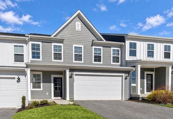 1st image of 208 Addison Ct