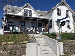 61 N 4th St, Lansing, IA 52151