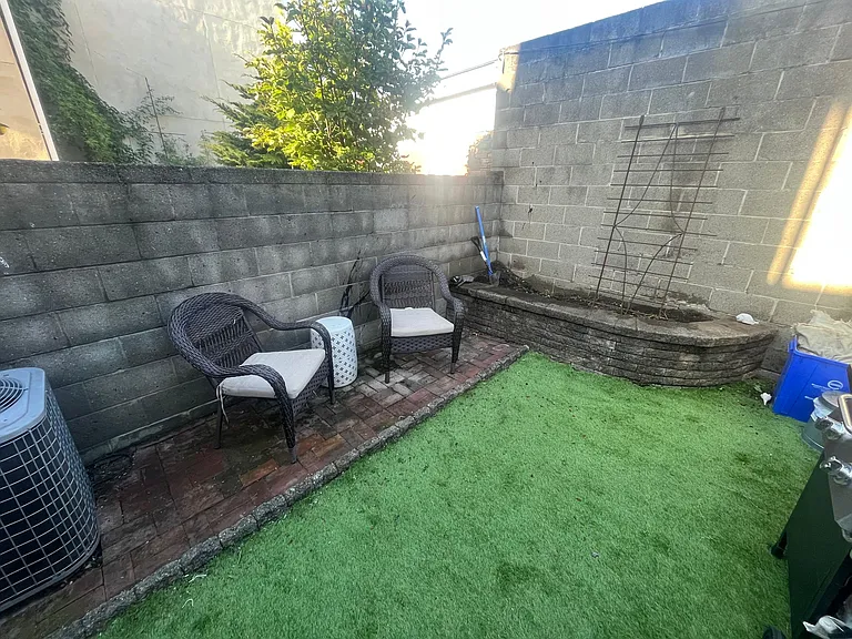 1323 E Palmer St — Photo 14