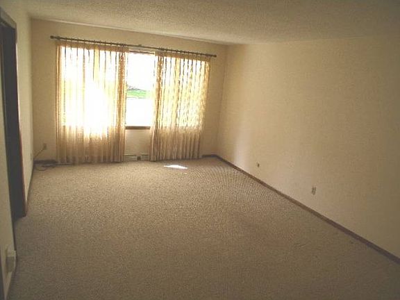 3rd image of 828 21st Ave N