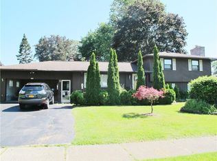 127 Queens Ln, Rochester, NY 14617