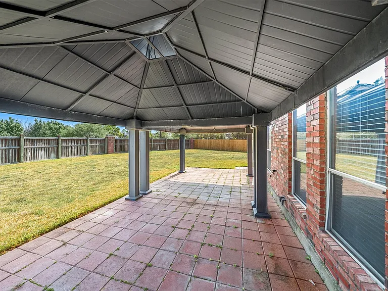 23010 Prairie Lake Ct — Photo 16