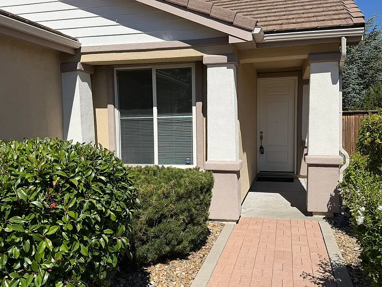 1226 Firefly Ct — Photo 3