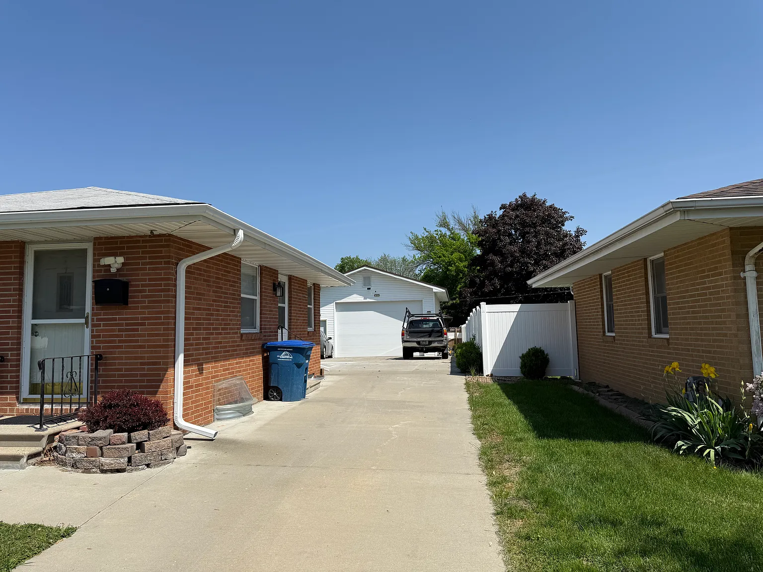 3 bed, 997 sqft, $1,750 — Photo 2