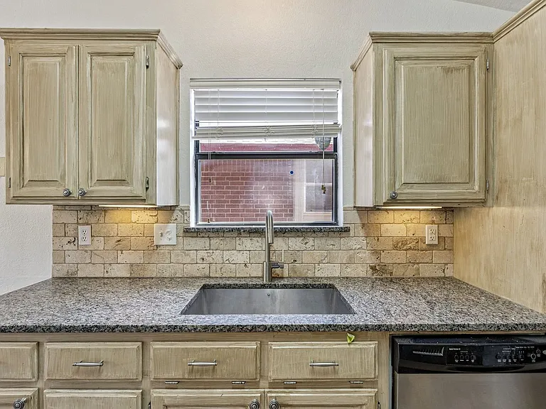 2101 Harbor Dr — Photo 15