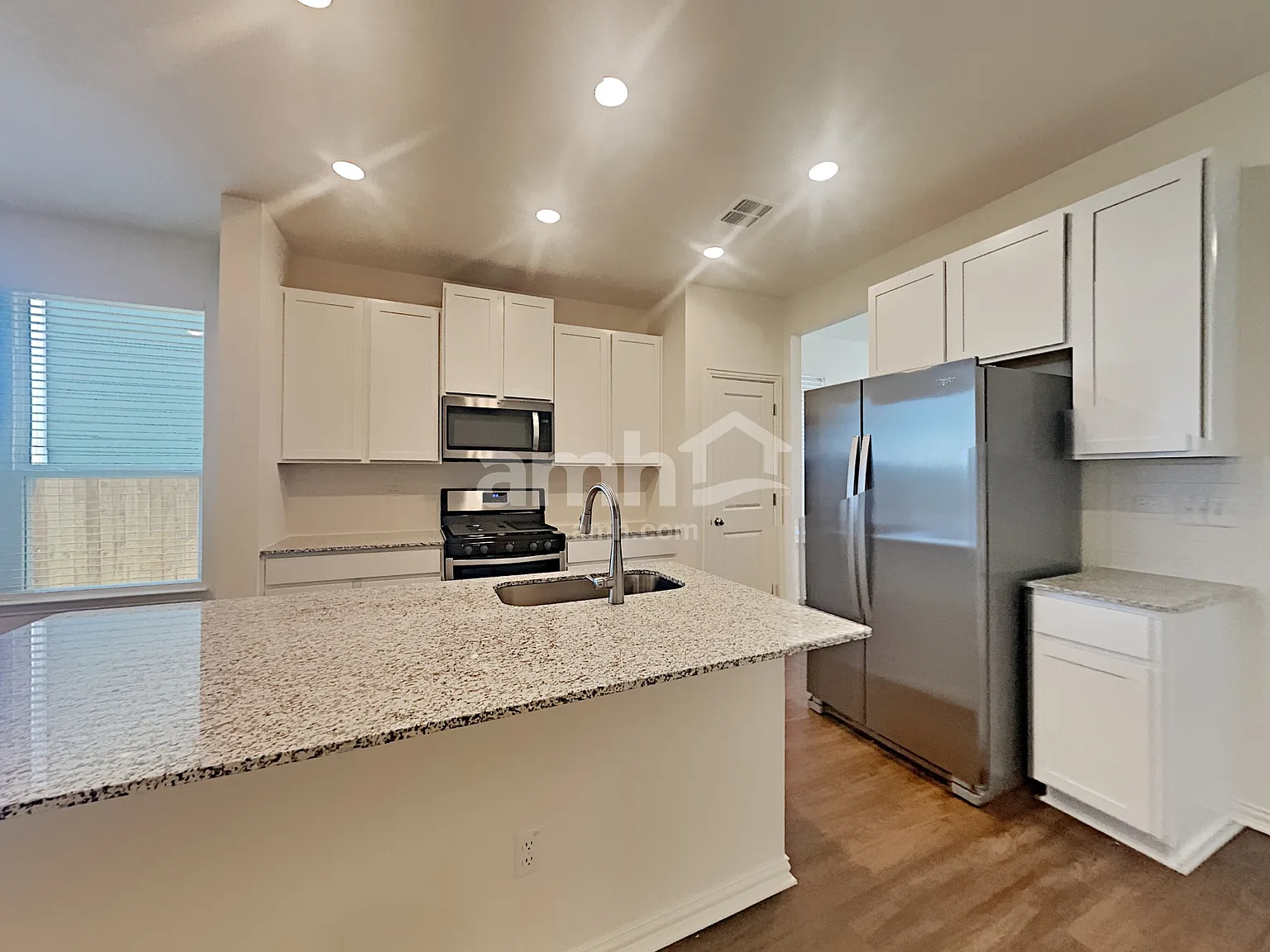 3 bed, 2.0 bath, 1446 sqft, $1,765 — Photo 2
