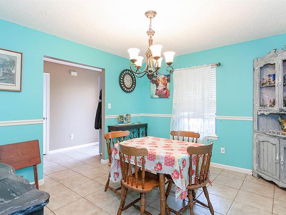 3rd image of 2020 Coral Creek Dr