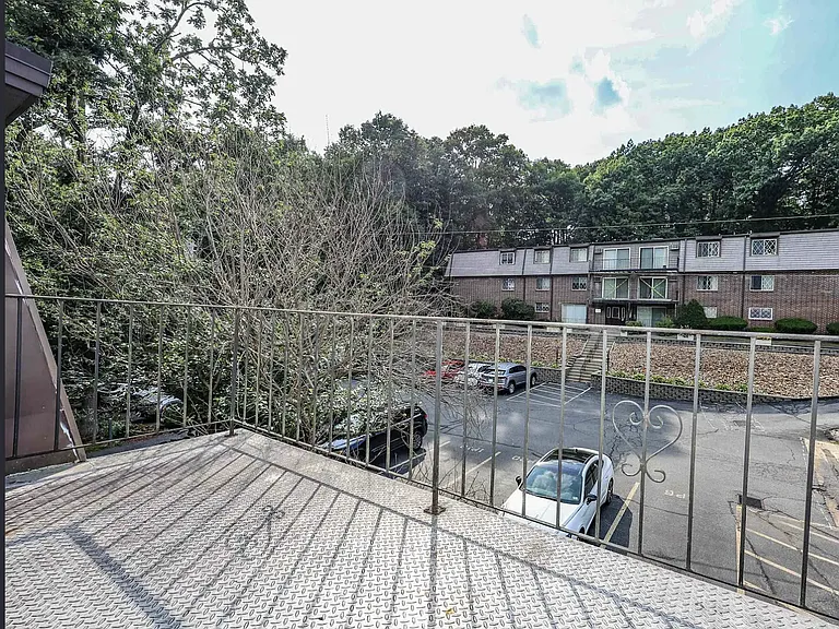 1 Pembroke Dr #19 — Photo 9