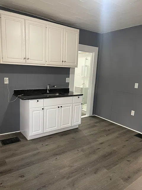 3 bed, 975 sqft, $3,100 — Photo 1