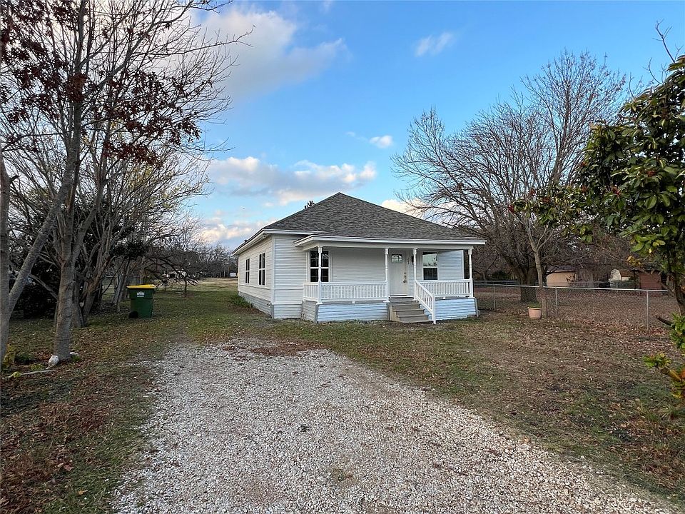1st image of 209 Rosemond Ln