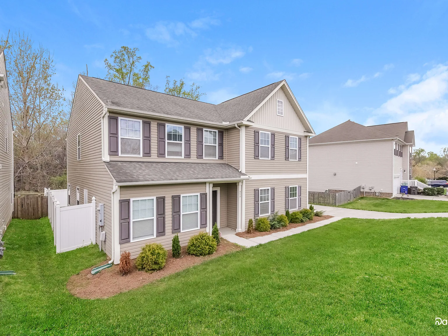 4 bed, 2.5 bath, 2780 sqft, $2,345 — Photo 3