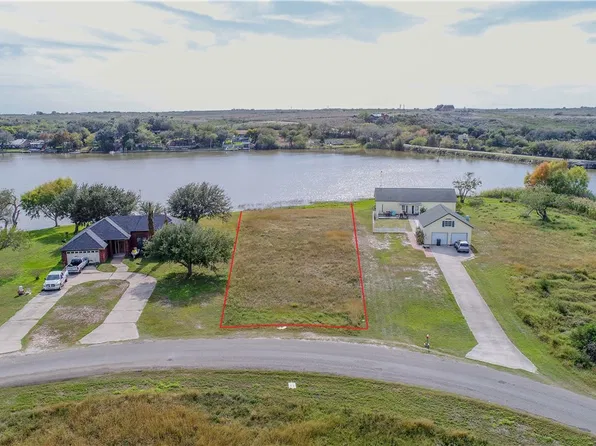 327 Lakeshore Dr, Sandia, TX 78383