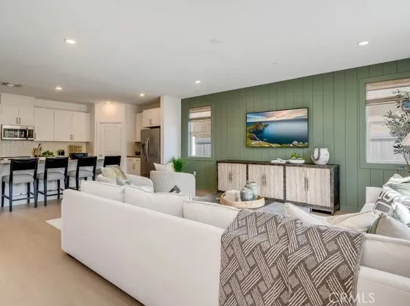 2383 Lionheart Dr, Perris, CA 92570