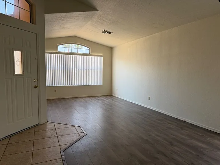 15435 S 44th Way — Photo 2