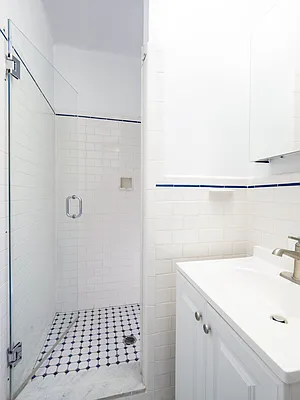 Rented by City Connections Realty | media 32