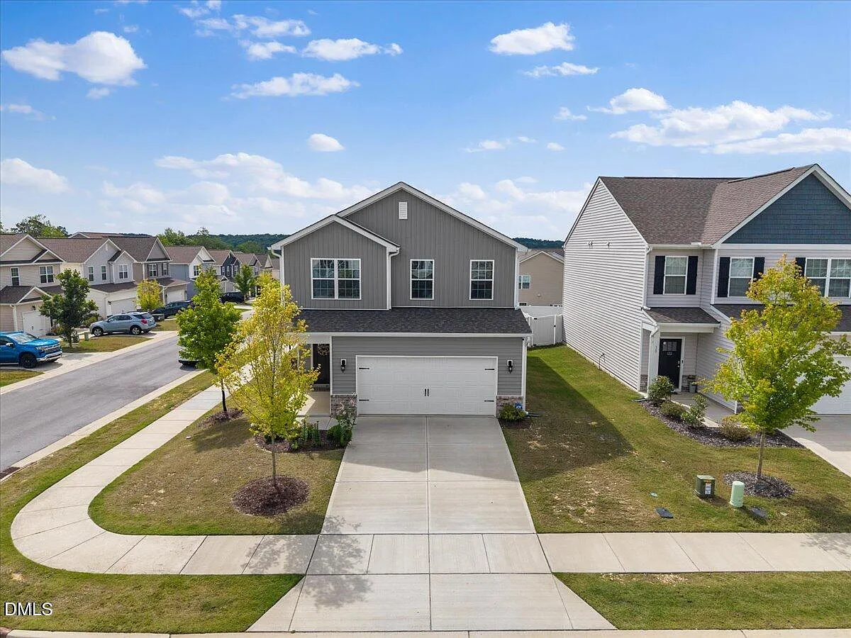 4 bed, 2.5 bath, 2294 sqft, $2,500 — Photo 4