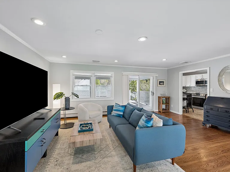 50 Hazelwood Ave — Photo 2