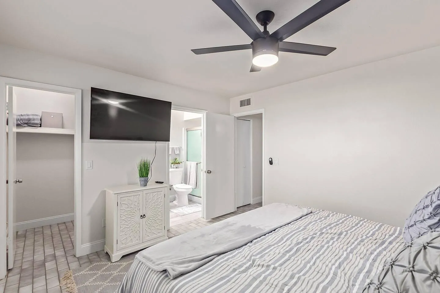 4 bed, 1398 sqft, $4,995 — Photo 4
