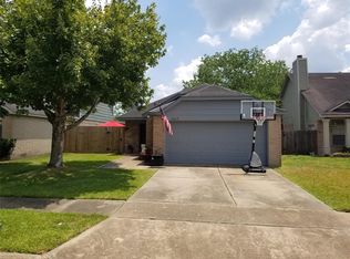 3613 Lochmoor Ln, Pearland, TX 77581