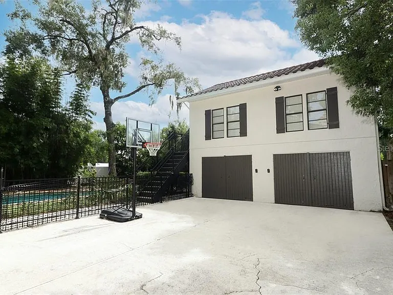 1442 Palm Ave — Photo 1