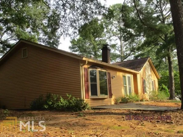 4796 Kellys Mill Dr, Lilburn, GA 30047