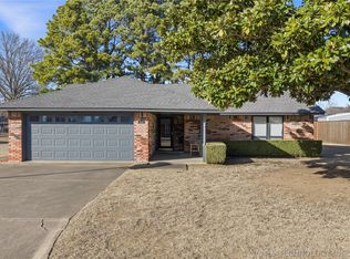 3133 Woodside Dr, Ardmore, OK 73401
