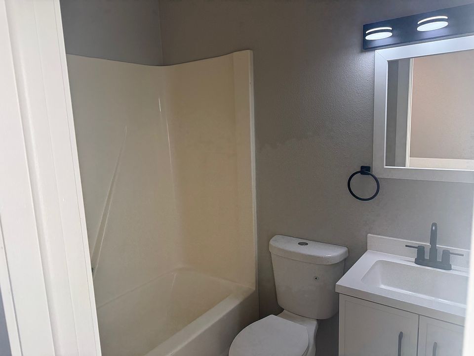 1st image of 1615 Cottonwood Dr APT 10