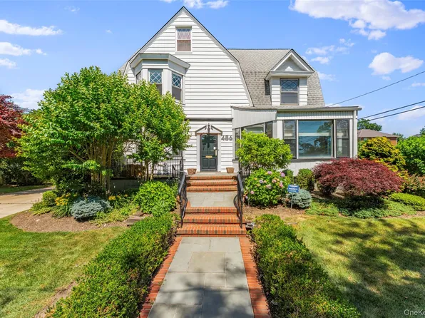 486 Oxford Rd, Cedarhurst, NY 11516