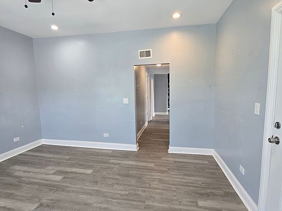 4th image of 1111 W 62nd St