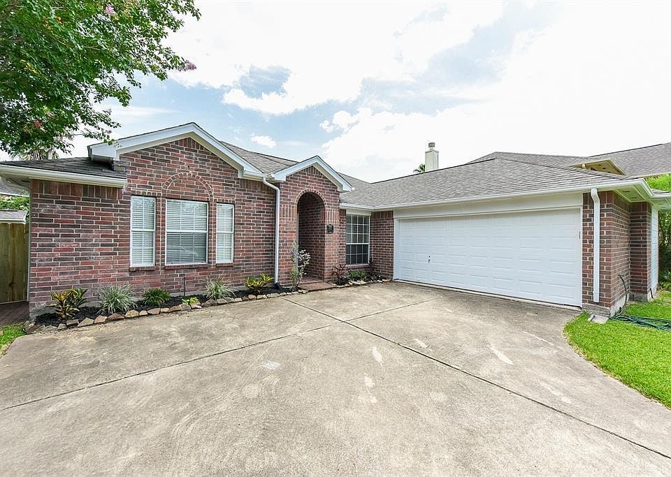 1st image of 615 Oak Briar Dr