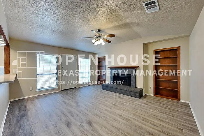 4418 Santa Cruz Ln — Photo 3