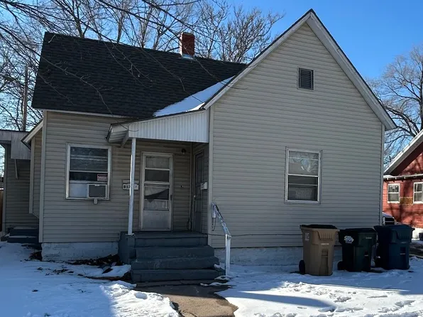 817 N Maple St APT B, Hutchinson, KS 67501