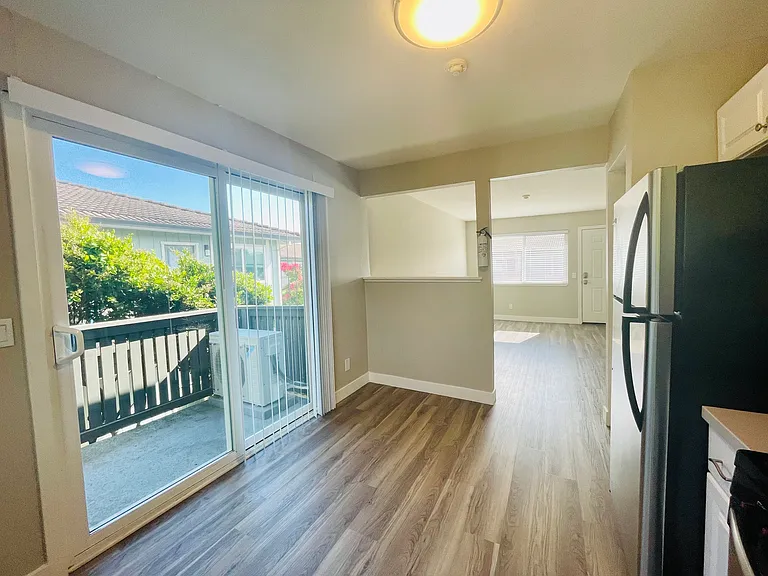 3x1 - 950 SqFt -Kitchen