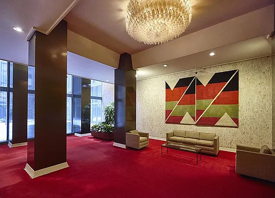 Sold by Warburg | media 5