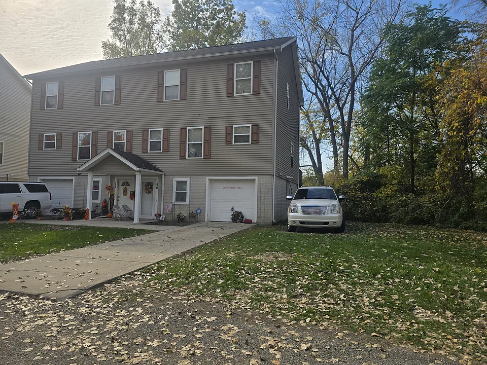 102 E Montcalm St #1