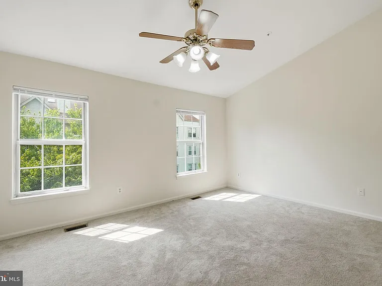 14247 Oxford Dr — Photo 18