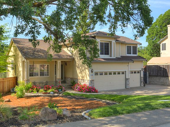 3rd image of 1352 Palmerston Loop