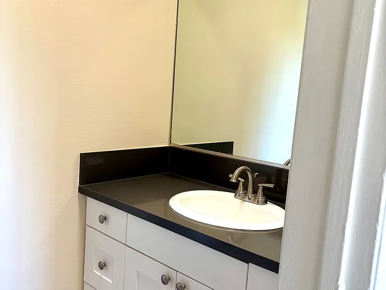 7530 Hampton Ave — Photo 12