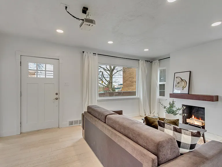 S Highland Dr — Photo 20