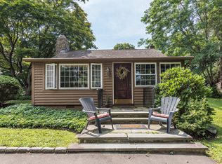 8 Crest Ave, Danbury, CT 06811