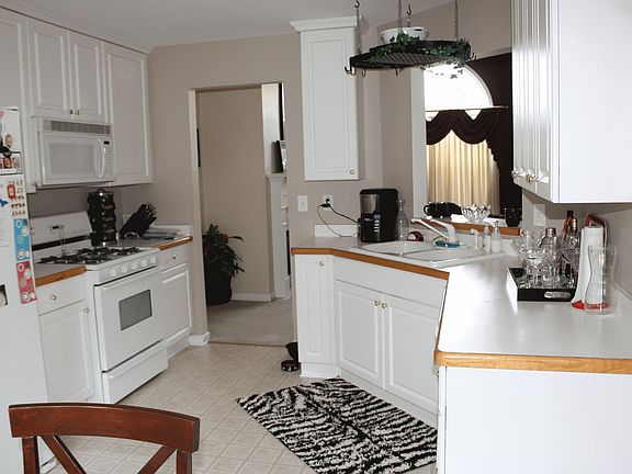 Kitchen area 3