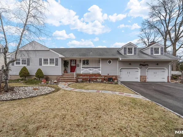 274 Albany St, Saddle Brook, NJ 07663