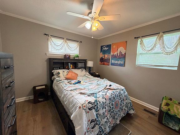 4th image of 4705 Clover Ln