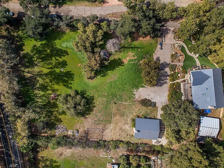 263 E Villanova Rd — Photo 44