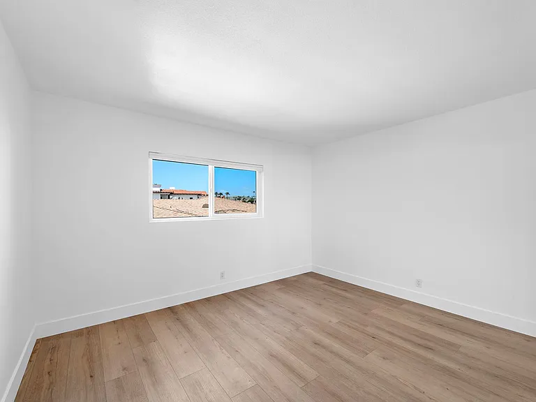 402 Corto Ln — Photo 13