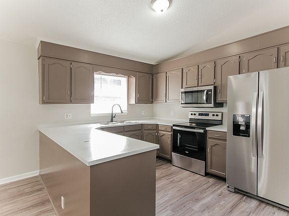 5th image of 504 Woodstream Dr