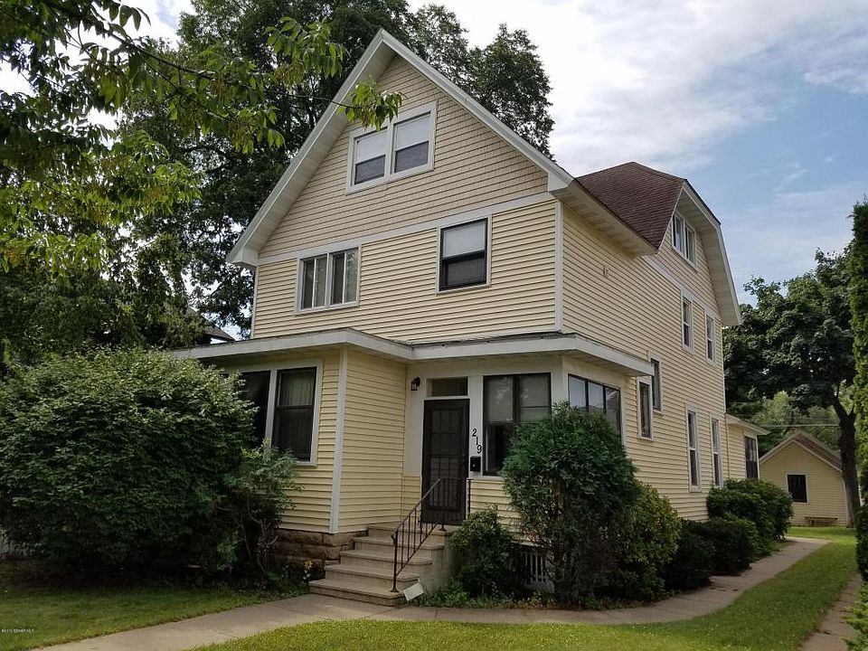1st image of 219 E Wabasha St