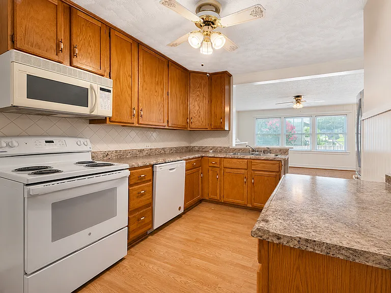800 Locust St — Photo 5