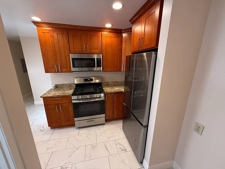 2151 Hanover St #1 — Photo 4