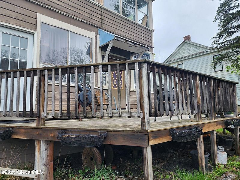 4th image of 658 E Main Street